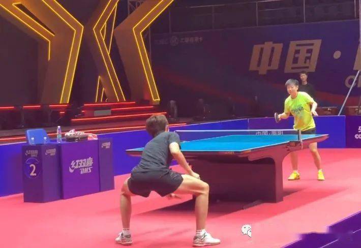 把目光投向 把目光投向